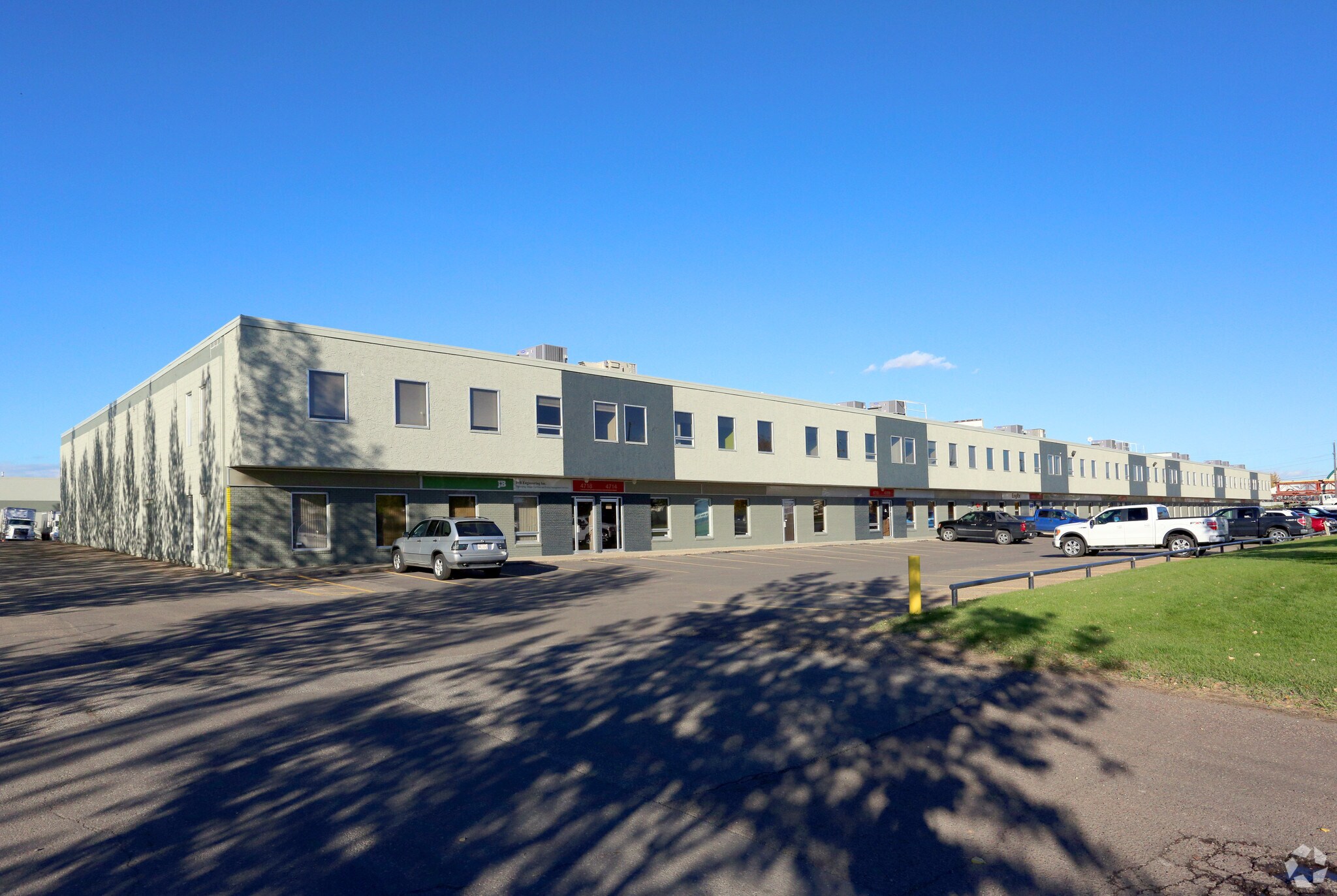 4602-4718 90A Ave NW, Edmonton, AB à vendre Photo principale- Image 1 de 1