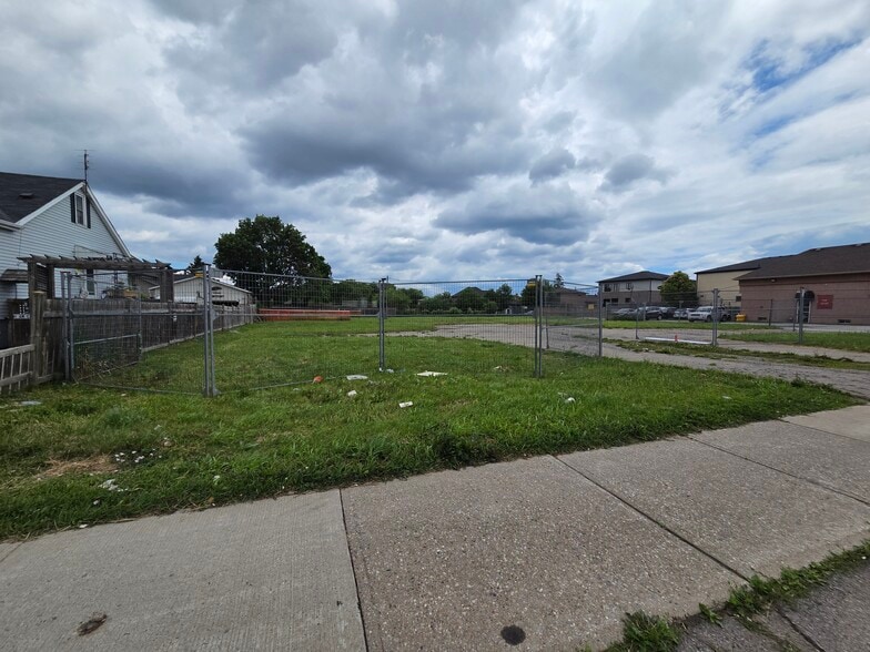 423 Hwy-8, Stoney Creek, ON for sale - Building Photo - Image 1 of 2