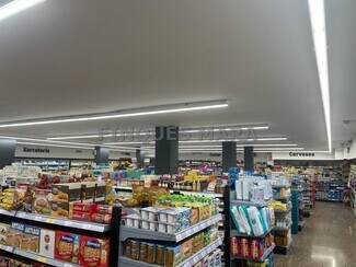 Plus de détails pour Multi-résidentiel à vendre