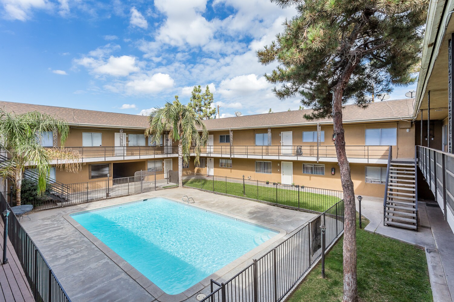 3143 S H St, Bakersfield, CA à vendre Photo du bâtiment- Image 1 de 10