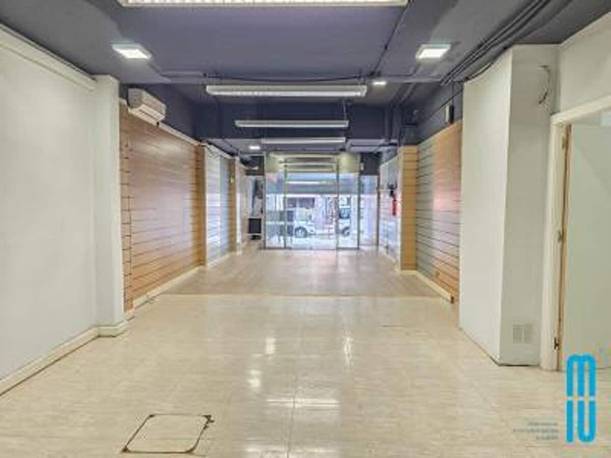 Badalona, BAR 08915 - - - Interior Photo - Image 1 of 10