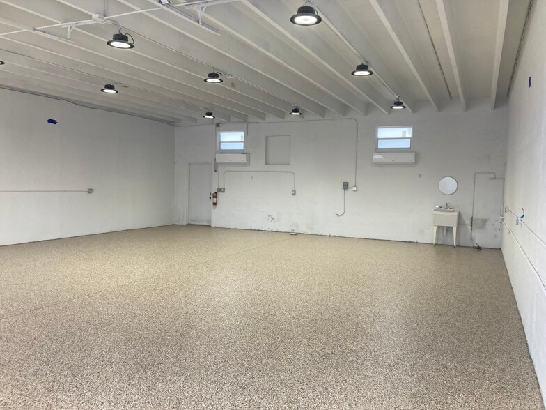 850 NW 1st Ave, Boca Raton, FL for lease - Interior Photo - Image 1 of 10