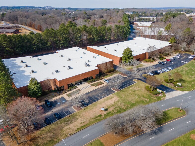 1801 W Oak Pky, Marietta, GA à louer - Photo du bâtiment - Image 3 de 8