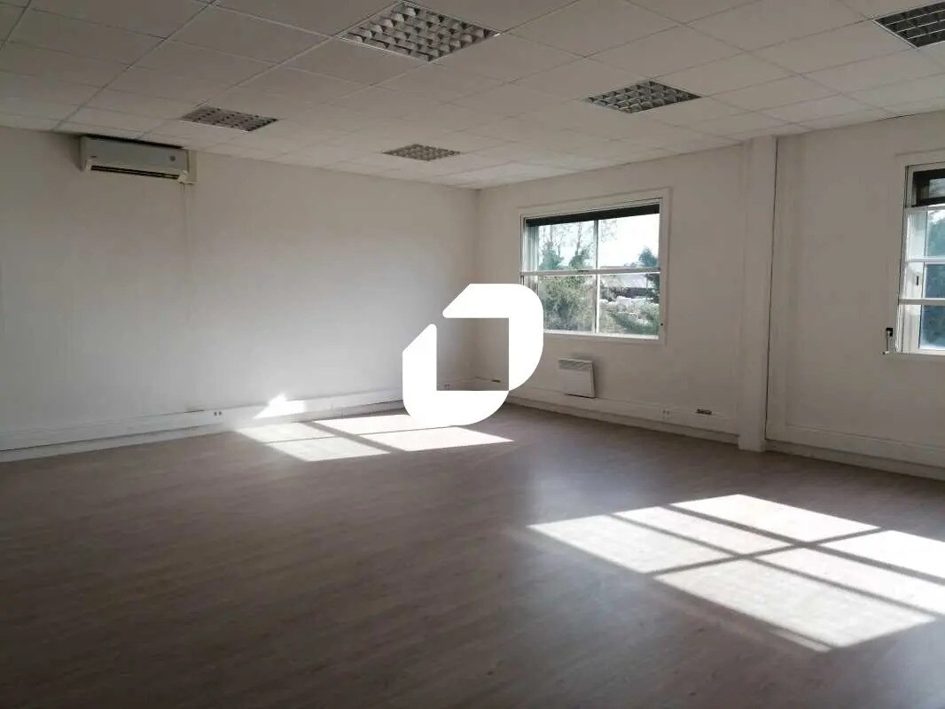 Office in Bègles for lease Interior Photo- Image 1 of 7