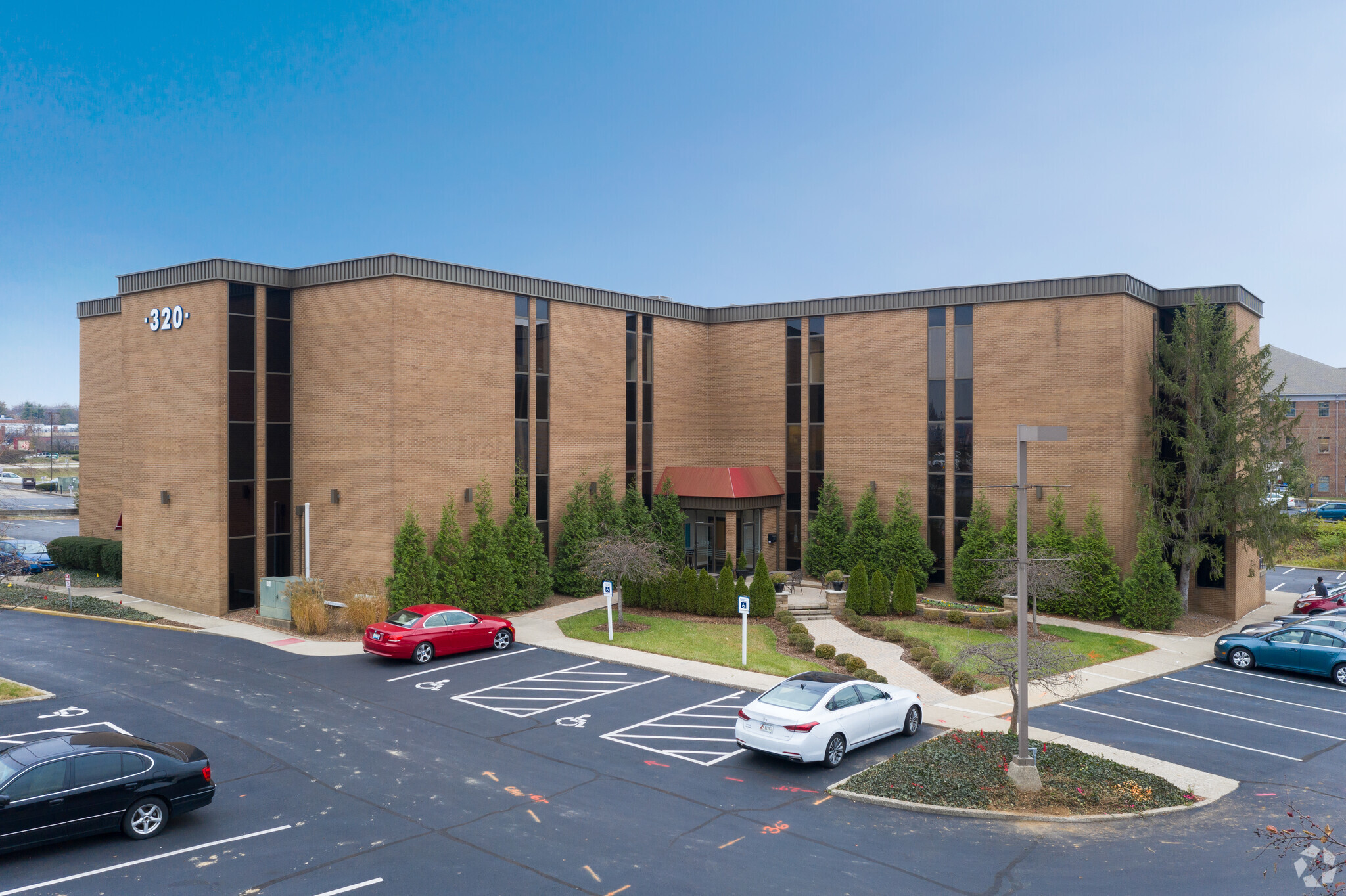 320 Whittington Pky, Louisville, KY for lease Primary Photo- Image 1 of 6