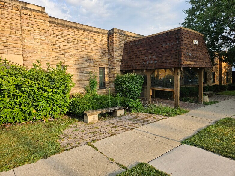 251 N Center St, Joliet, IL for lease - Building Photo - Image 3 of 6