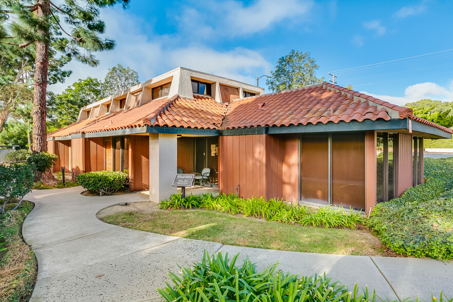 5550 Telegraph Rd, Ventura, CA à vendre - Photo du bâtiment - Image 1 de 1