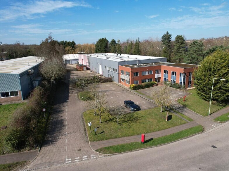Falconer Rd, Haverhill à vendre - Photo du bâtiment - Image 2 de 6