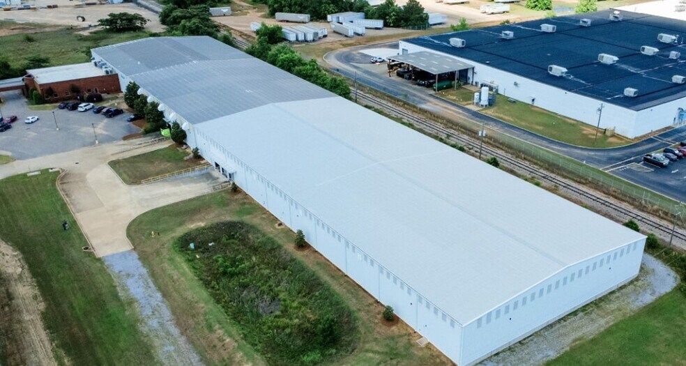 2575 Container Dr, Montgomery, AL à louer - Photo du bâtiment - Image 2 de 6