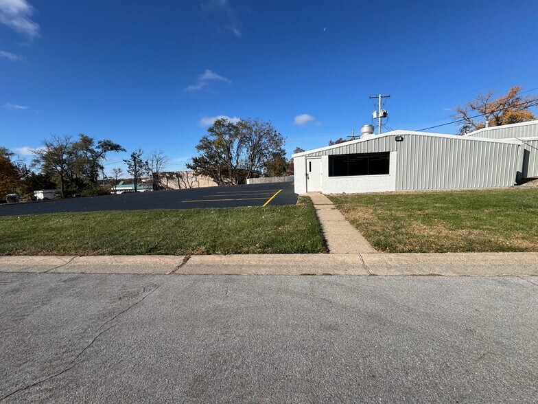 300 N Marion St, Olathe, KS à louer - Photo du bâtiment - Image 3 de 9
