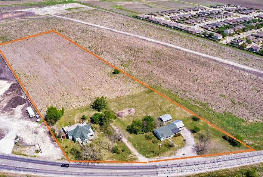 1711 and 1715 West San Antonio, Lockhart, TX for sale - Building Photo - Image 1 of 1