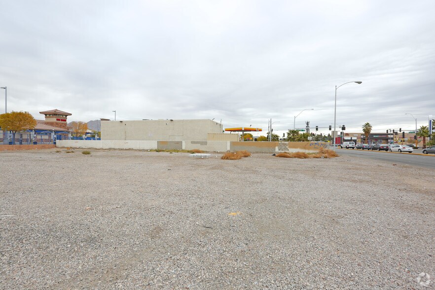 E Desert Inn W Of S Nellis Blvd, Las Vegas, NV à vendre - Photo du bâtiment - Image 2 de 4