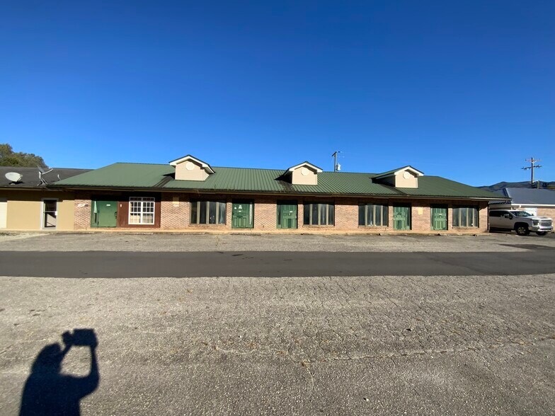 18 Town Branch Rd, Andrews, NC à vendre - Photo du bâtiment - Image 3 de 21