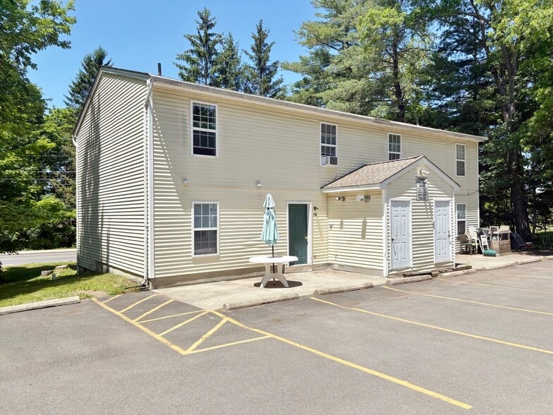 New Paltz College Rental Portfolio portefeuille de 3 propriétés à vendre sur LoopNet.ca - Photo du bâtiment - Image 1 de 56