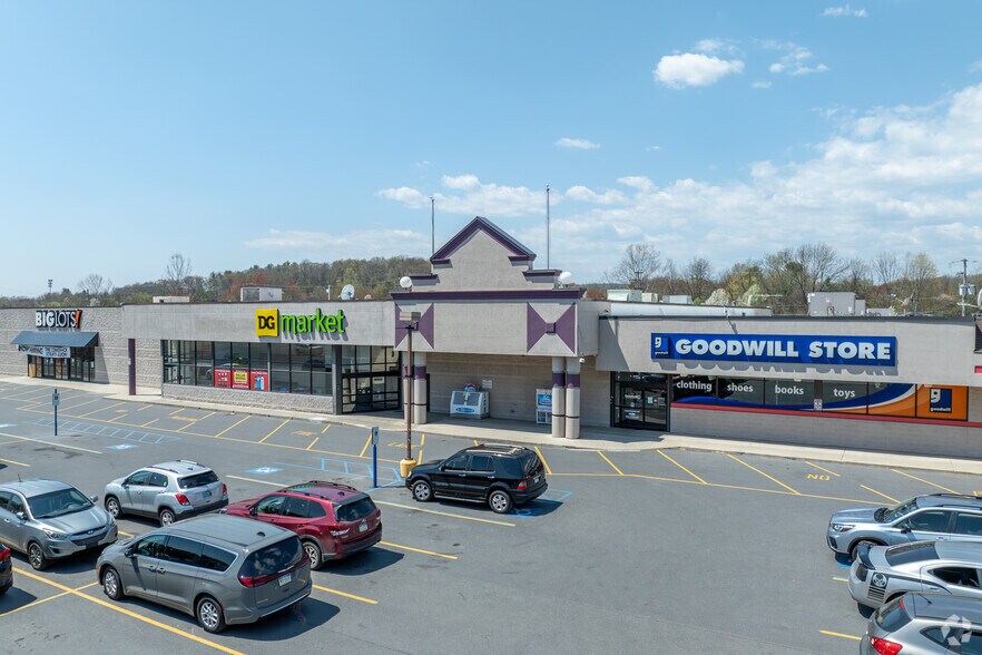 4-28 Eagles Glenn Mall, East Stroudsburg, PA à louer - Photo du bâtiment - Image 3 de 9