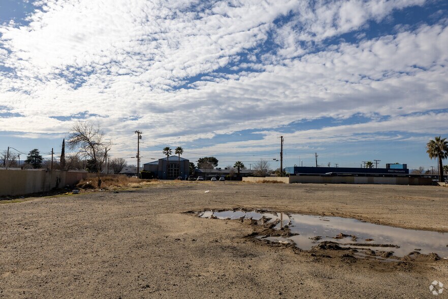 Sierra Hwy, Lancaster, CA à vendre - Photo du bâtiment - Image 1 de 5