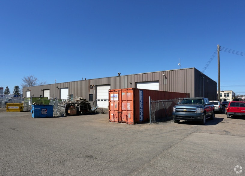 9433 58 Av NW, Edmonton, AB à louer - Photo du bâtiment - Image 3 de 6