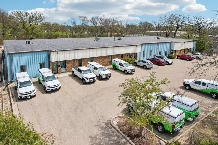 4450-4462 Robertson Rd, Madison, WI for sale - Building Photo - Image 3 of 7