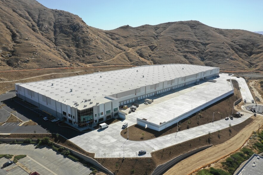 750 Marlborough Ave, Riverside, CA for lease - Building Photo - Image 1 of 1