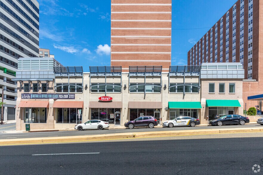 8501-8525 Colesville Rd, Silver Spring, MD à louer - Photo du bâtiment - Image 2 de 7
