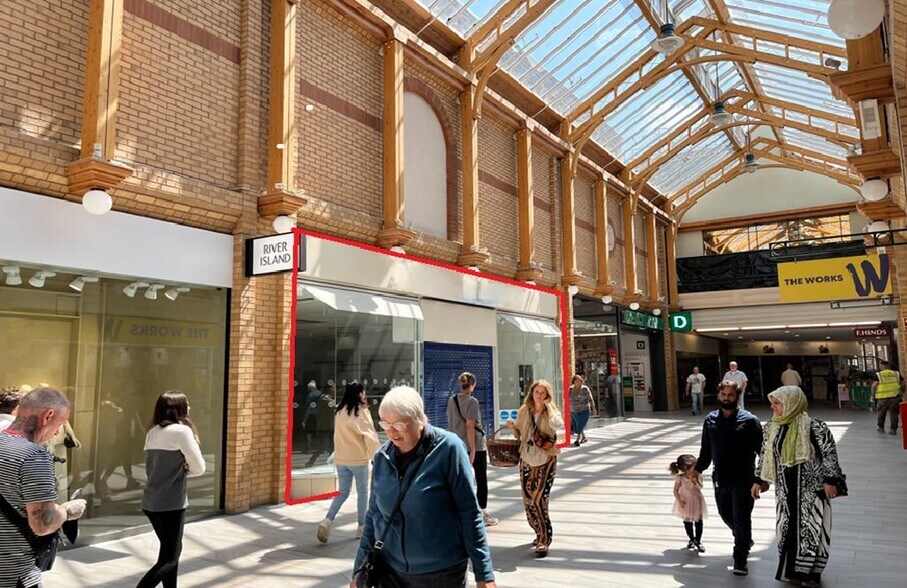 39 Green Lanes Shopping Centre, Barnstaple à louer - Photo du bâtiment - Image 3 de 13