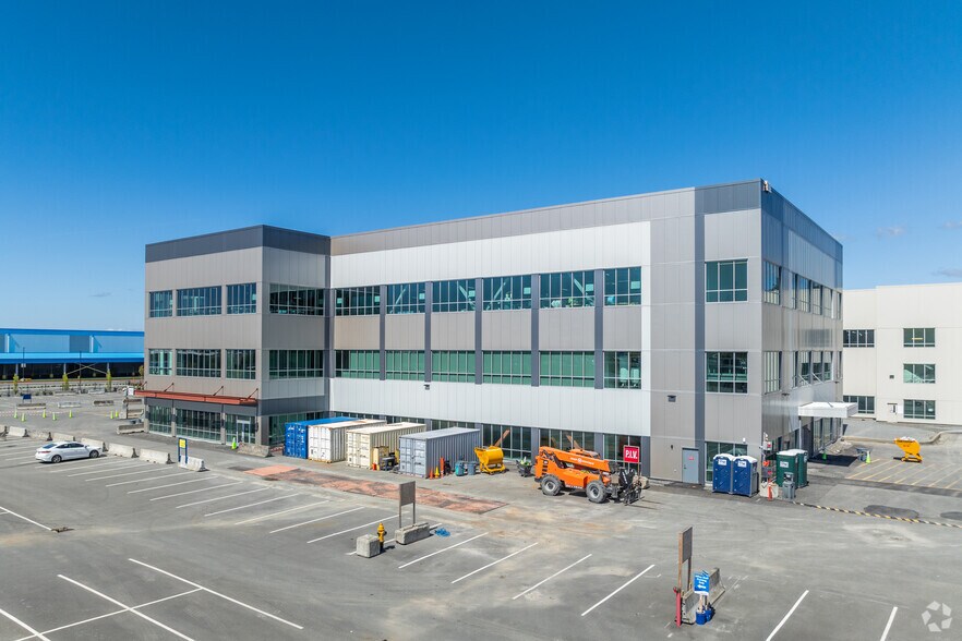 215 Shuksan Way, Everett, WA à louer - Photo du bâtiment - Image 2 de 4