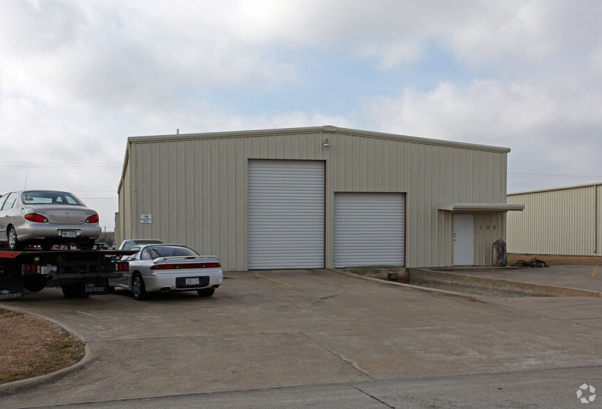 106 Industrial Dr, Forney, TX for lease - Building Photo - Image 2 of 2