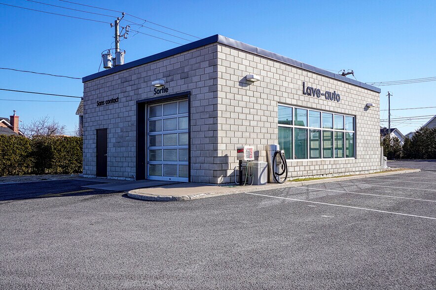 405-415 Rue De Carillon, Saint-jean-sur-richelieu, QC à vendre - Photo du bâtiment - Image 2 de 6