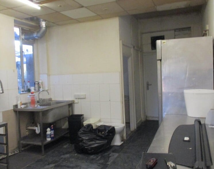 276 Kingsbury Rd, London for lease - Interior Photo - Image 3 of 3