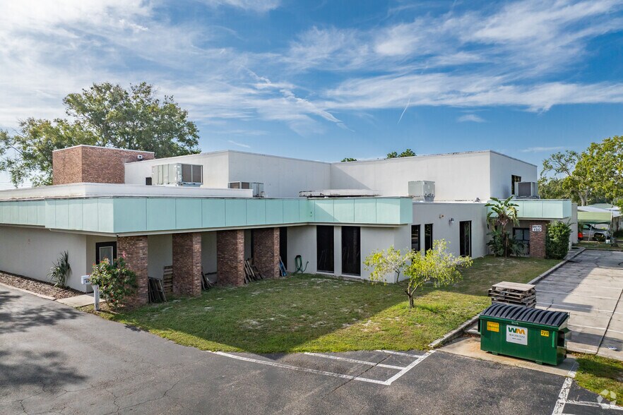 2127 Grand Blvd, Holiday, FL à louer - Photo du bâtiment - Image 3 de 30