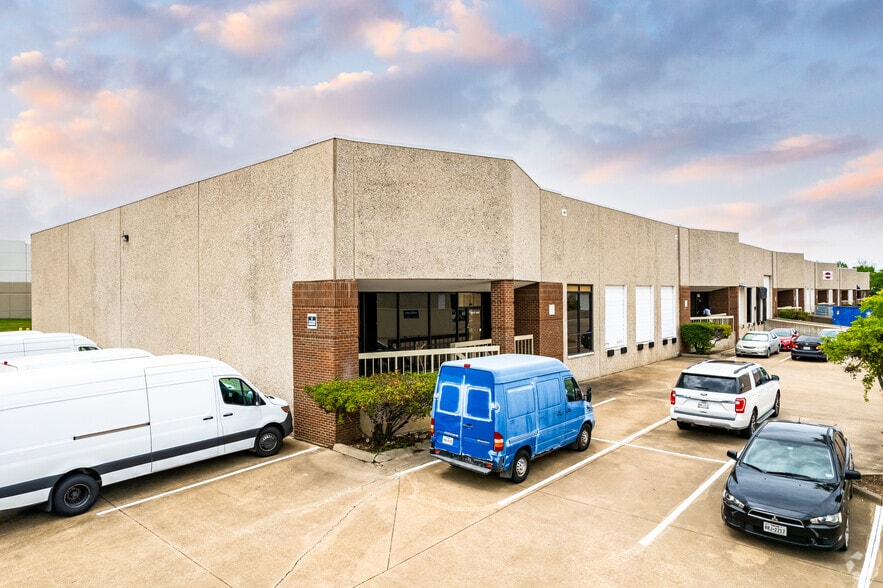 1111 Jupiter Rd, Plano, TX à louer - Photo du bâtiment - Image 1 de 12