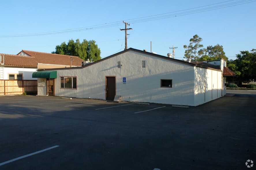 5360 Hollister Ave, Santa Barbara, CA à louer - Photo du bâtiment - Image 3 de 4