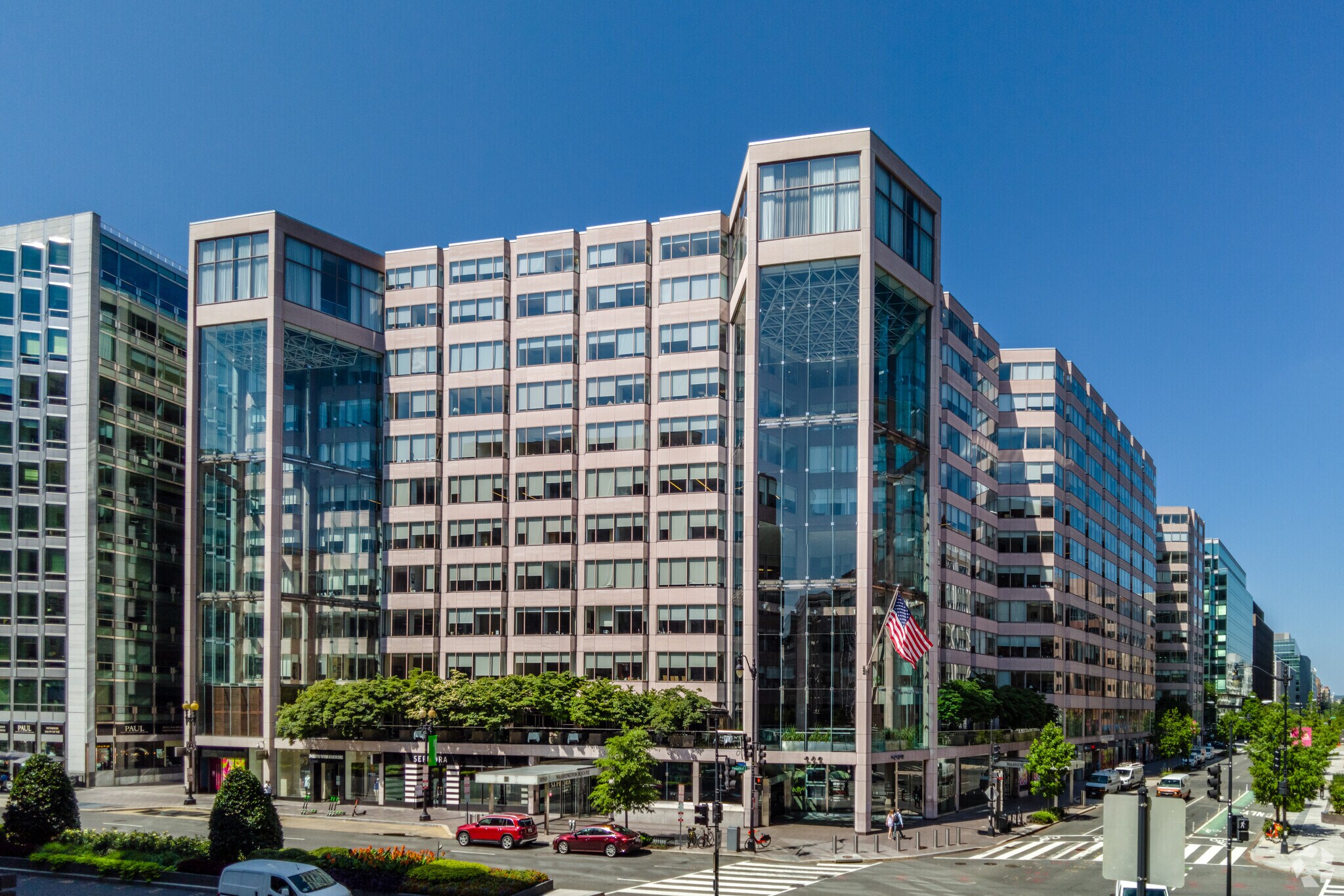 1050 Connecticut Ave NW, Washington, DC à louer Photo du bâtiment- Image 1 de 5