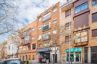 Plus de détails pour Multi-résidentiel à vendre