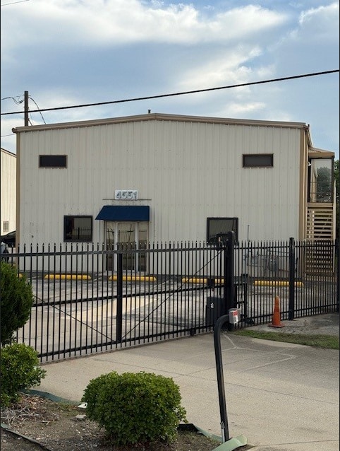 4551 Glenn Curtiss Dr, Addison, TX for lease Primary Photo- Image 1 of 7