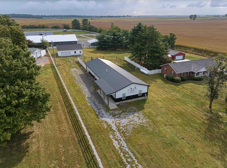 1601 ST RTE 56E STATE ROUTE 56E, Morganfield, KY à vendre - Photo du bâtiment - Image 2 de 32