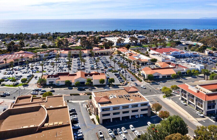 635 Camino de los Mares, San Clemente, CA à louer - Photo du bâtiment - Image 3 de 11