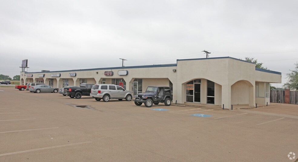 7810 N College Cir, North Richland Hills, TX for lease - Building Photo - Image 2 of 4