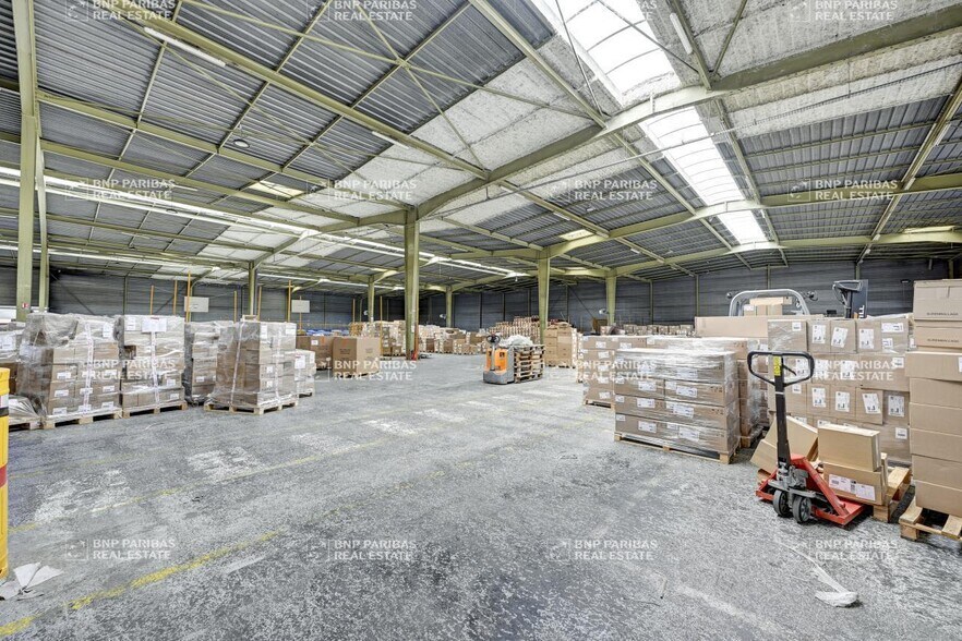 Flex in Chennevières-sur-Marne for lease - Interior Photo - Image 2 of 16