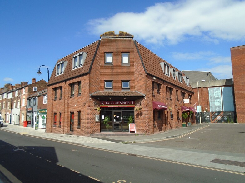 51-52 Castle St, Trowbridge for lease - Primary Photo - Image 1 of 8