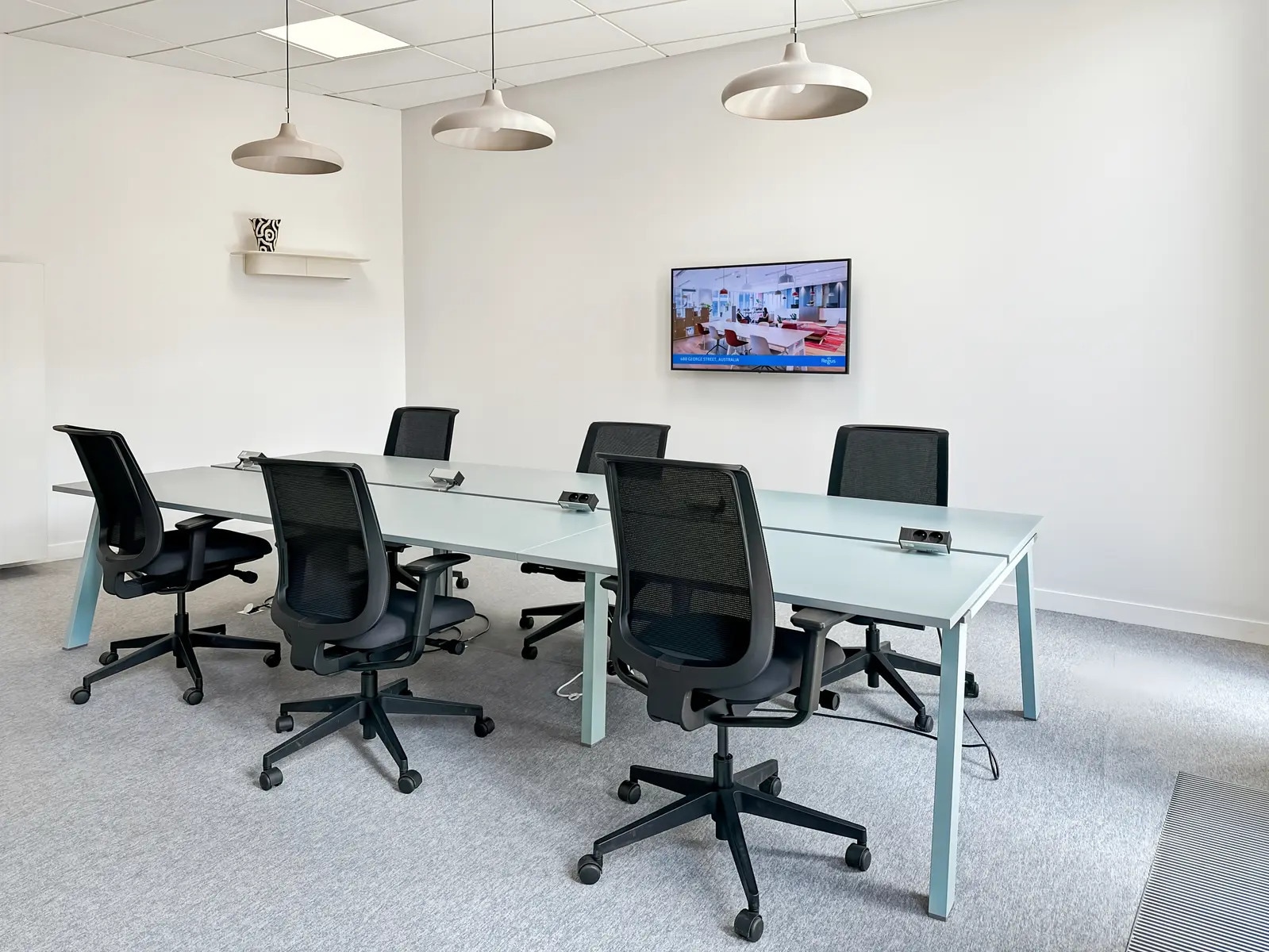 Office in Grenoble for lease Interior Photo- Image 1 of 11