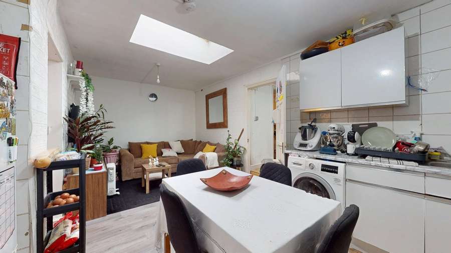 305 Romford Rd, Londres à vendre - Photo du bâtiment - Image 3 de 9