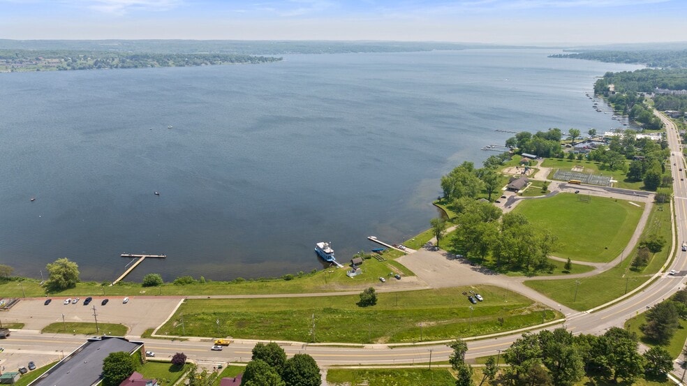 74 Water St, Mayville, NY à vendre - Photo du bâtiment - Image 2 de 14