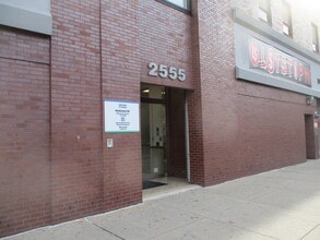 2555 Ocean Ave, Brooklyn, NY à louer Hall d’entrée- Image 2 de 11