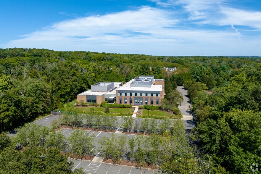 29 Thanet Cir, Princeton, NJ à vendre - Photo du bâtiment - Image 1 de 25