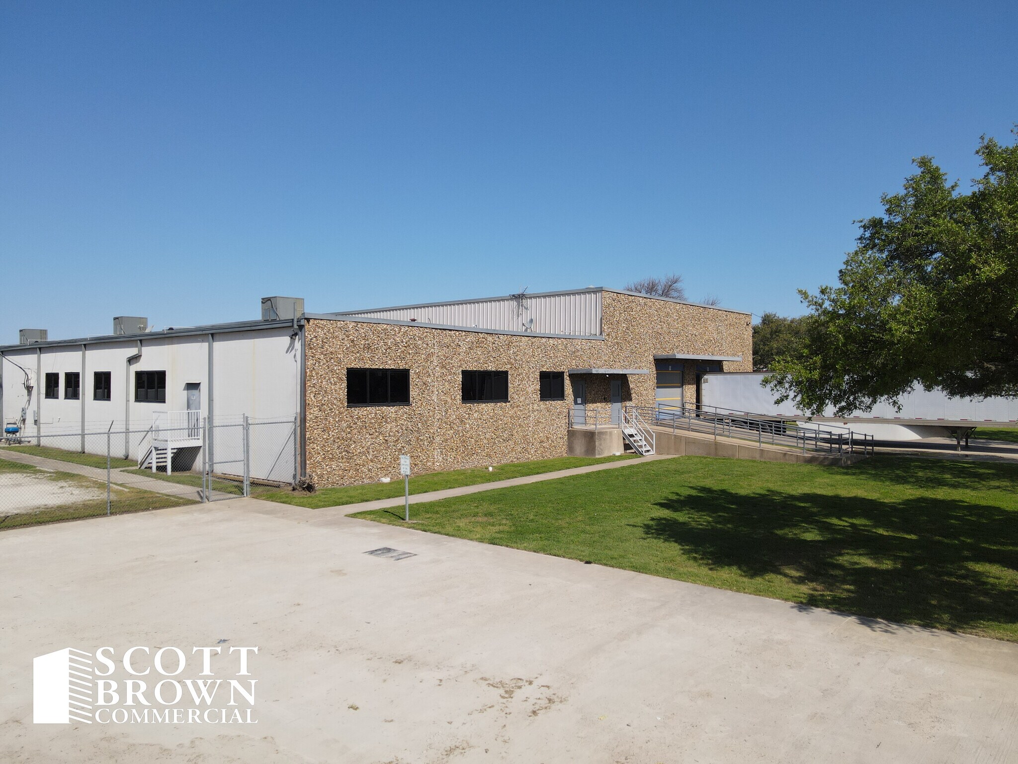 1101 Woods St, Gainesville, TX for lease Building Photo- Image 1 of 14