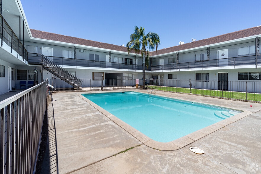 3143 S H St, Bakersfield, CA for sale - Building Photo - Image 1 of 19
