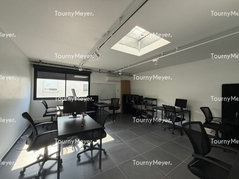 1 Place Pierre Mendès France, Castelnau-le-Lez for lease - Interior Photo - Image 2 of 8