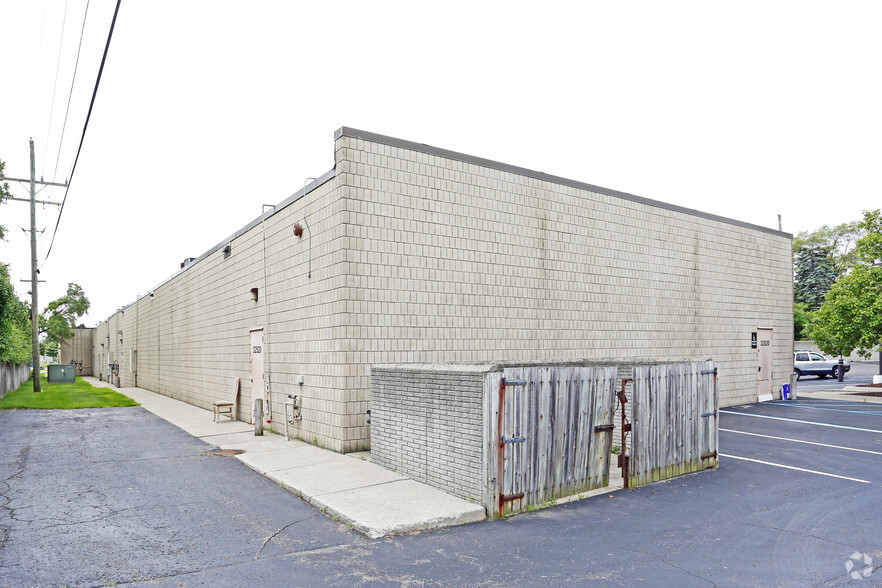 32500-32522 Northwestern Hwy, Farmington Hills, MI for lease - Building Photo - Image 2 of 9