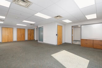 40 Gardenville Pkwy W, Buffalo, NY for lease Interior Photo- Image 2 of 11